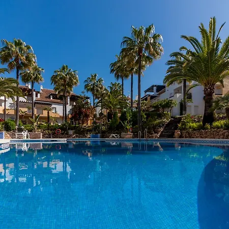 Blumarine Arenas De Canovas Apartment Marbella